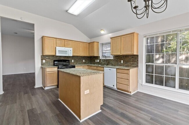 Building Photo - 806 Kalanchoe Ct