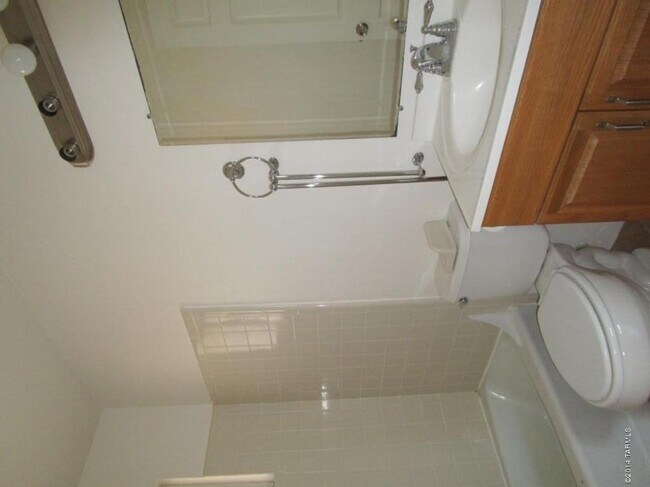 Building Photo - One Bedroom Townhome