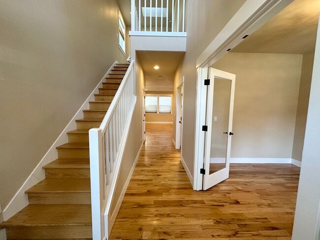 Building Photo - Super Cute 3 Bedroom with Bonus/Office in SE Portland Home!