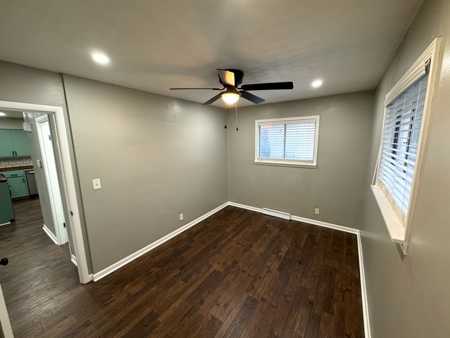 Building Photo - 908 S Crutcher Ave