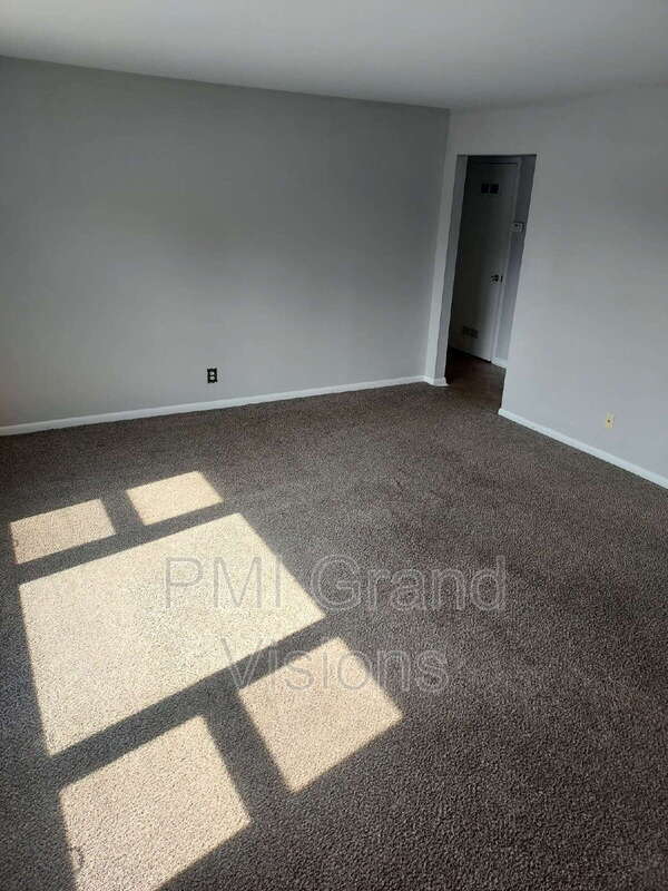 Building Photo - 340 N Monroe St