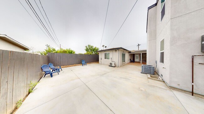 Building Photo - Newer Build 4BD/2BA!