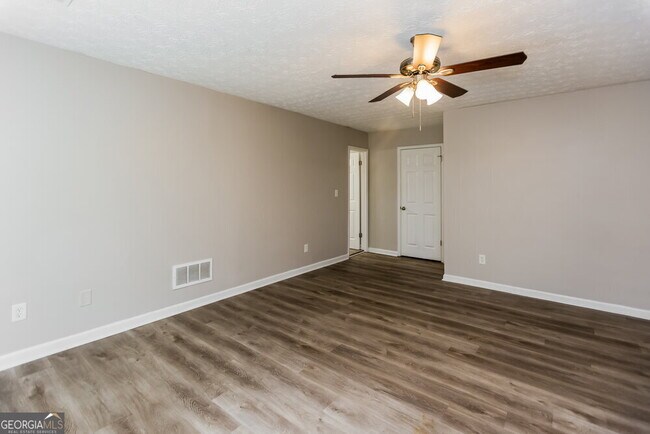 Building Photo - 6270 Beethoven Cir