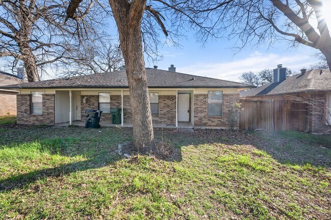 Building Photo - Affordable South Arlington