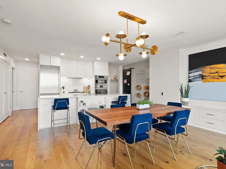 Building Photo - 1211 Van St SE