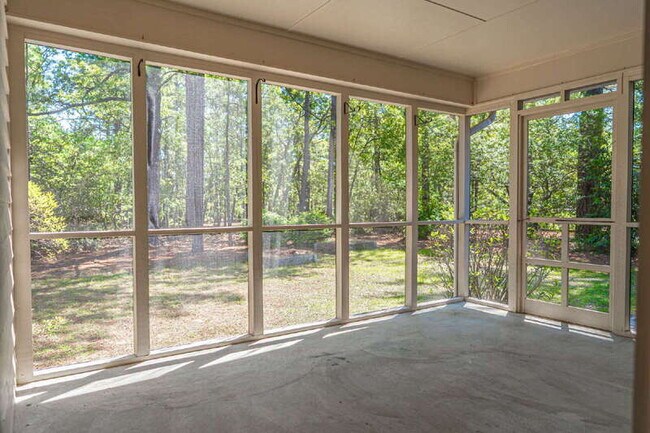 Building Photo - 1355 Longleaf Dr E