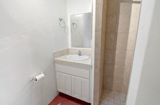 Building Photo - University Bungalow