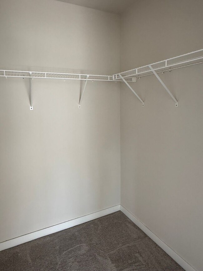 Building Photo - THREE BEDROOM/ END OF ROW TOWNHOME in Southern Lehigh Schools