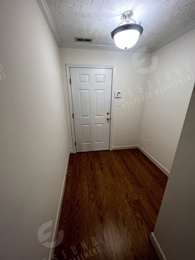Building Photo - 1811 Balmoral Dr