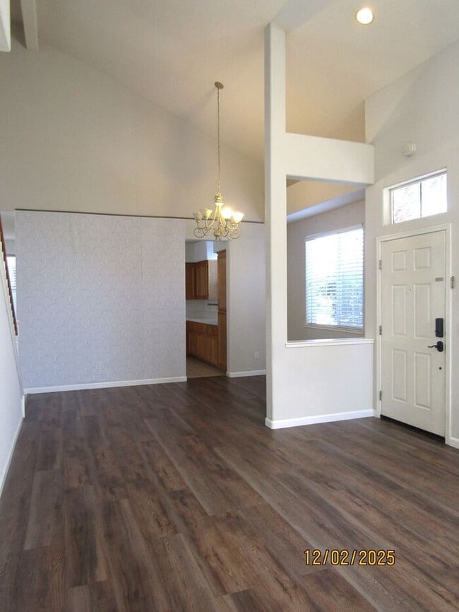 Building Photo - Beautiful 4 Bed 3 Bath Single Family Home in Santa Rosa- $3,250 per month!