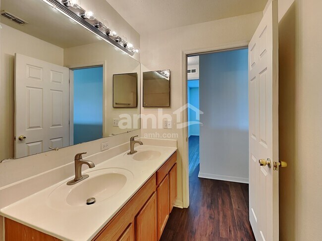 Building Photo - 5514 Ortega Park Blvd