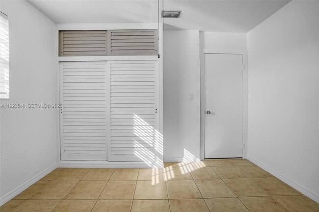 Building Photo - 601 SW 64th Pkwy