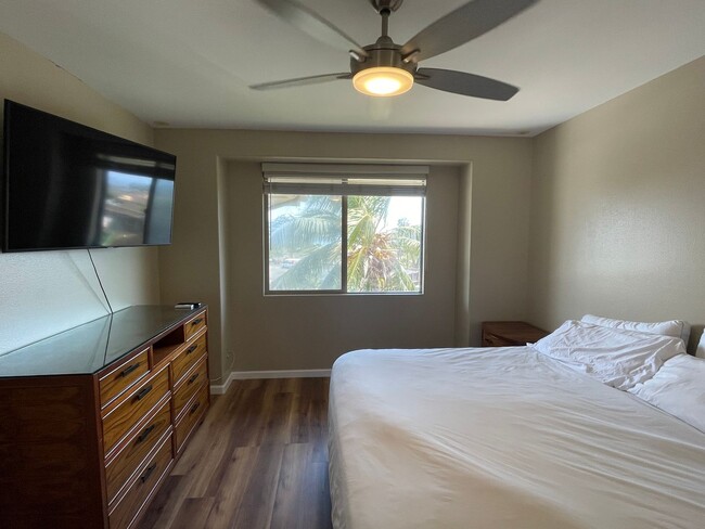 Building Photo - Top Floor Opukea Three Bedroom/Two Bathroom