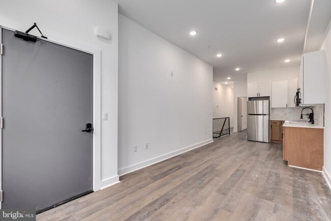 Building Photo - 927 N 42nd St