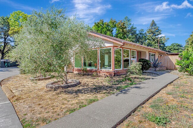 Building Photo - 2501 Linda Vista Avenue