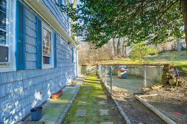 Building Photo - 199 S Rd
