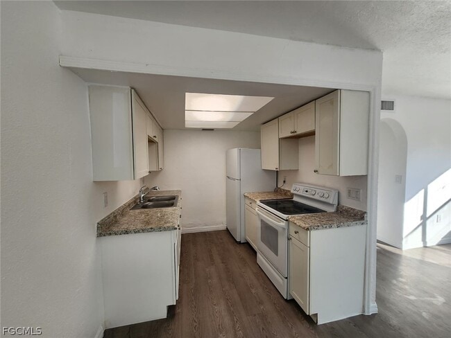 Building Photo - 1919 Lillie St