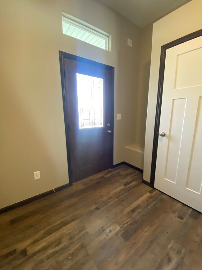 Building Photo - 4 BED | 3 BATH | DOUBLE GARAGE | RAPID VALLEY