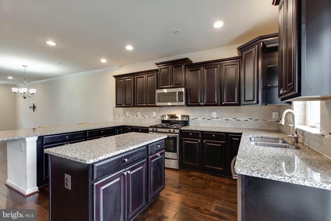 Building Photo - 7048 Foxton Way