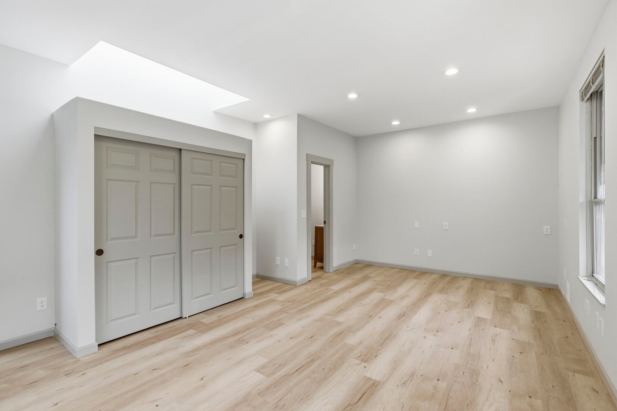 Building Photo - 2387 NW Thurman St