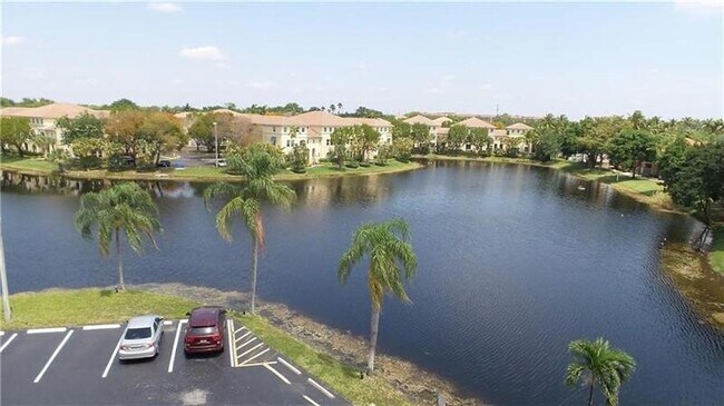 Building Photo - 250 Jacaranda Dr