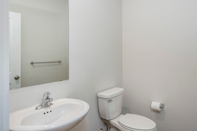 Building Photo - Brand New - 4Bed, 2.5Bath Townhouse in Pot...