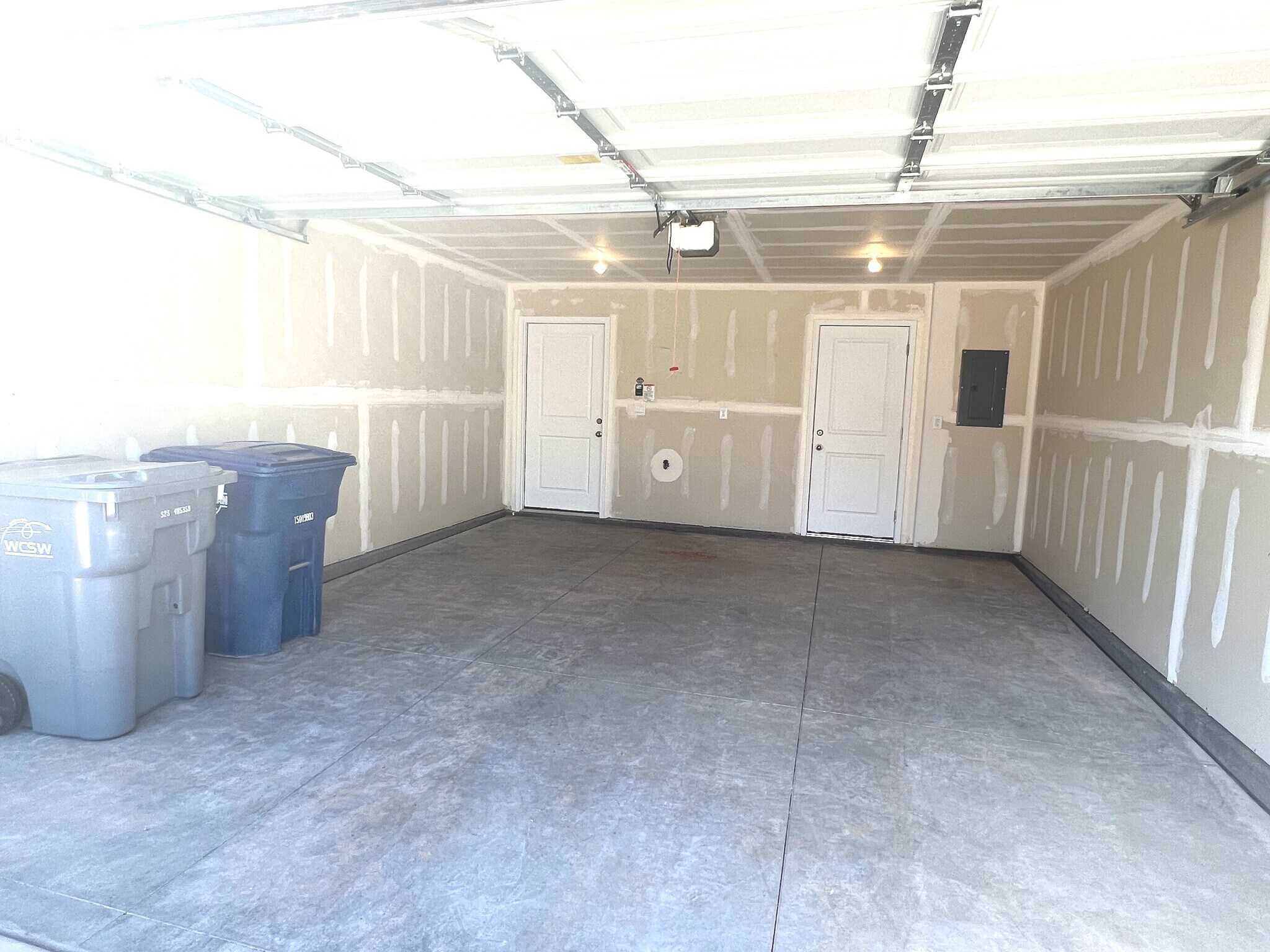 Building Photo - 3303 E Elkhorn Ln