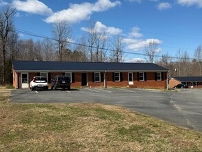 Building Photo - 1-Month Free Summer Special - Great 2-bedroom townhome close to downtown Lexington, NC