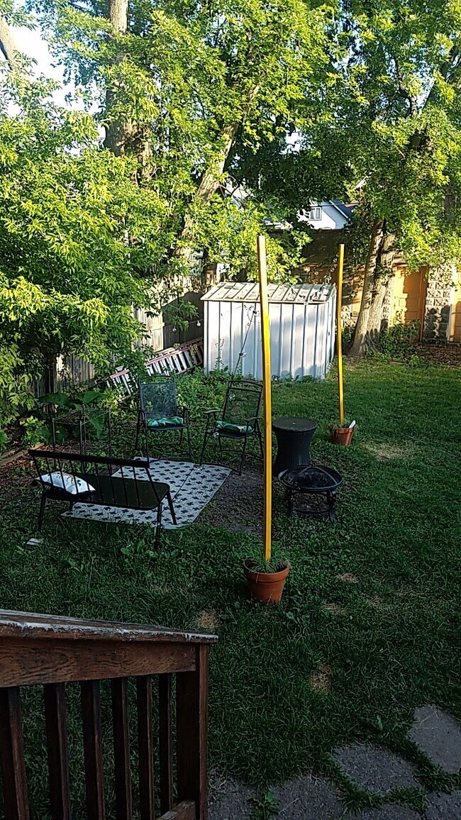 Building Photo - 319 E Montana St