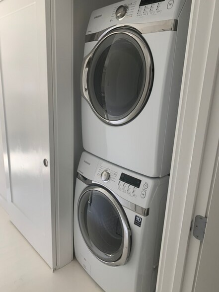 Building Photo - 1 US-1