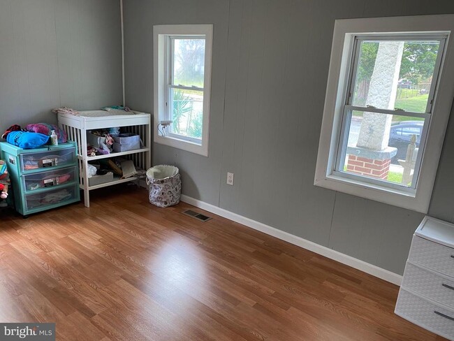 Building Photo - 359 W Main St