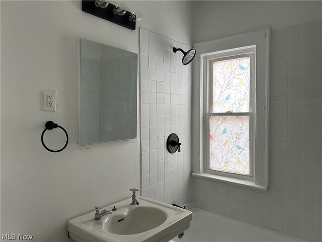 Building Photo - 1311 W 69th St