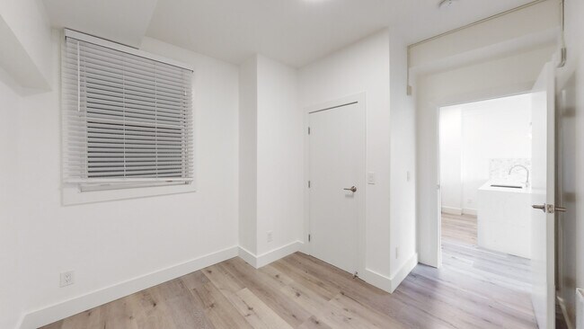 Building Photo - 1803 California St