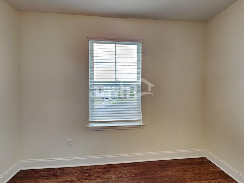 Building Photo - 444 Charity Ln