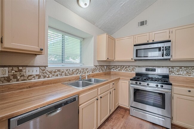 Building Photo - 6907 Yardley Dr