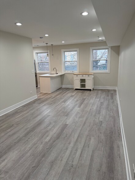 Building Photo - 2242 W 18th Pl