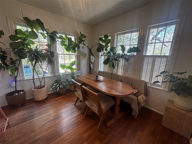 Building Photo - 917 E 39th St