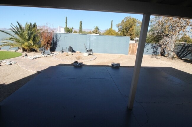 Building Photo - 8615 E Bellevue Pl