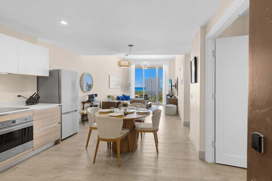 Building Photo - 111 N Ocean Dr