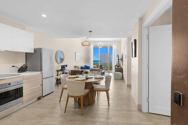 Building Photo - 111 N Ocean Dr