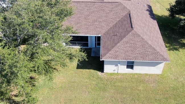 Building Photo - 3032 SW 10th Ave