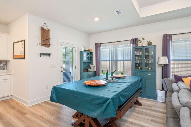 Building Photo - Modern Luxury Meets Everyday Comfort in This Beautiful 4 Bedroom!