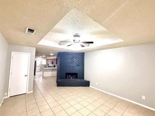 Building Photo - 1021-1023 Vera Court