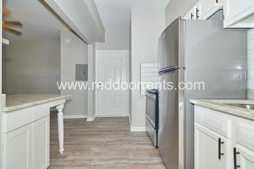 Building Photo - 1337 E Market St