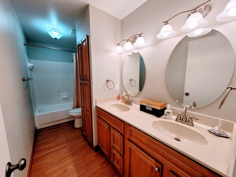 Master Bath - 11922 Congressional Dr