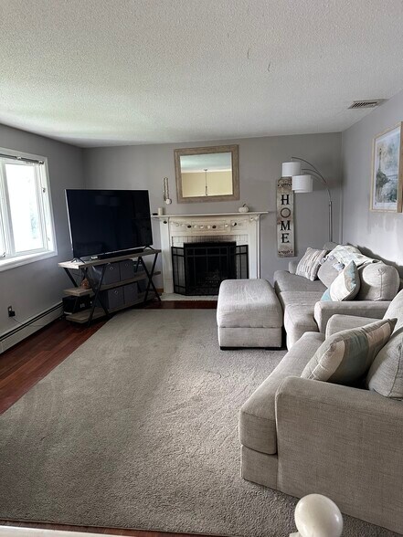 Building Photo - 29 Montano Rd