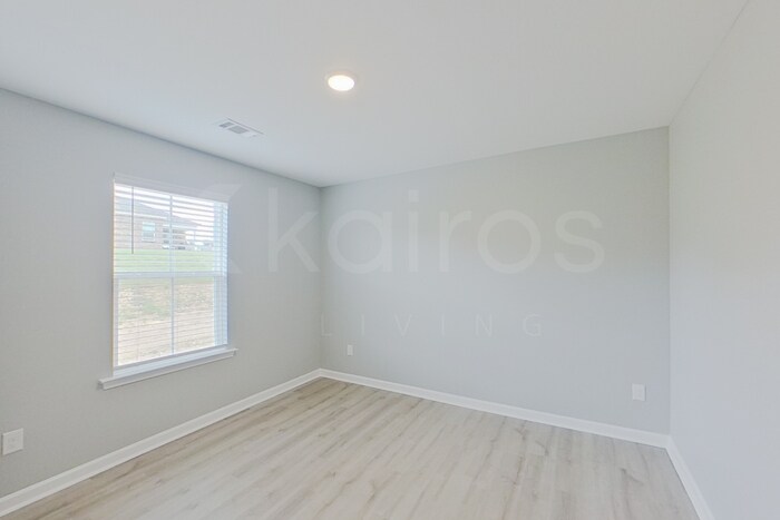 Building Photo - 656 June St