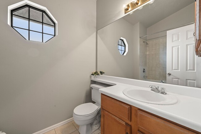 Building Photo - 3 Bedroom Townhouse Close To Ft. Carson
