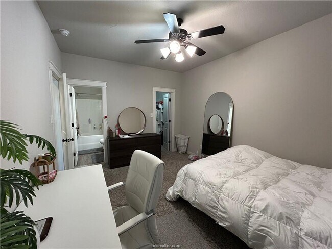 Building Photo - 419 Goldilocks Ln
