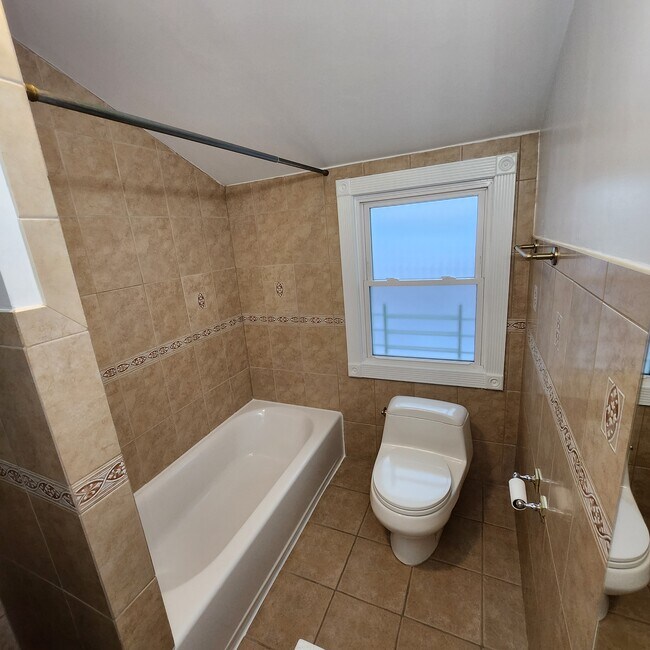 Building Photo - 609 Central Ave